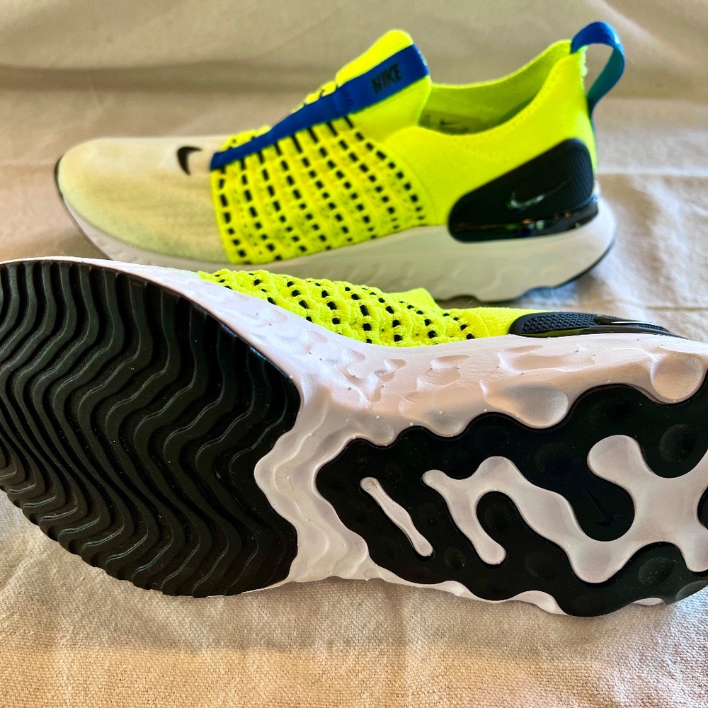 Nike Women's React Phantom Run Flyknit 2 -  Volt